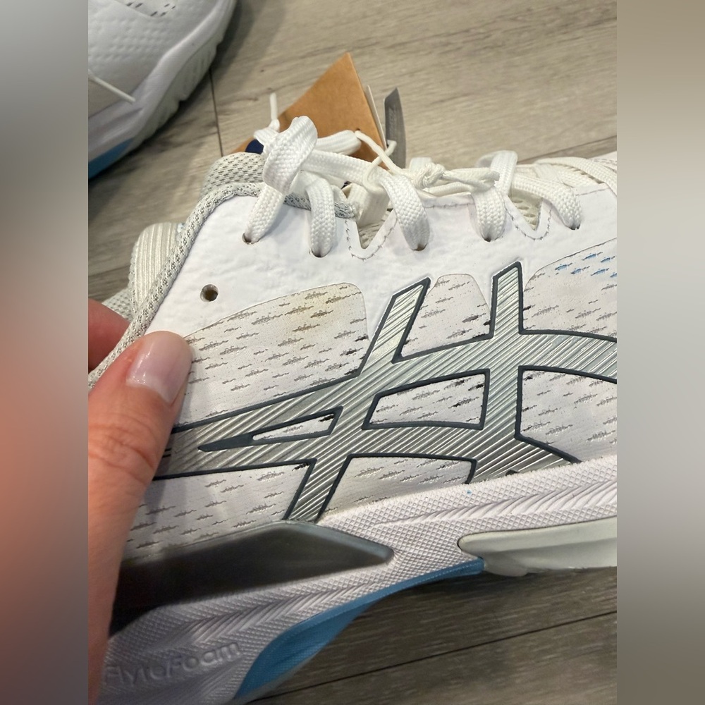 ASICS Sky Elite FlyteFoam Volleyball Shoes Women’s Size 12 White/Silver NWT - Picture 12 of 13